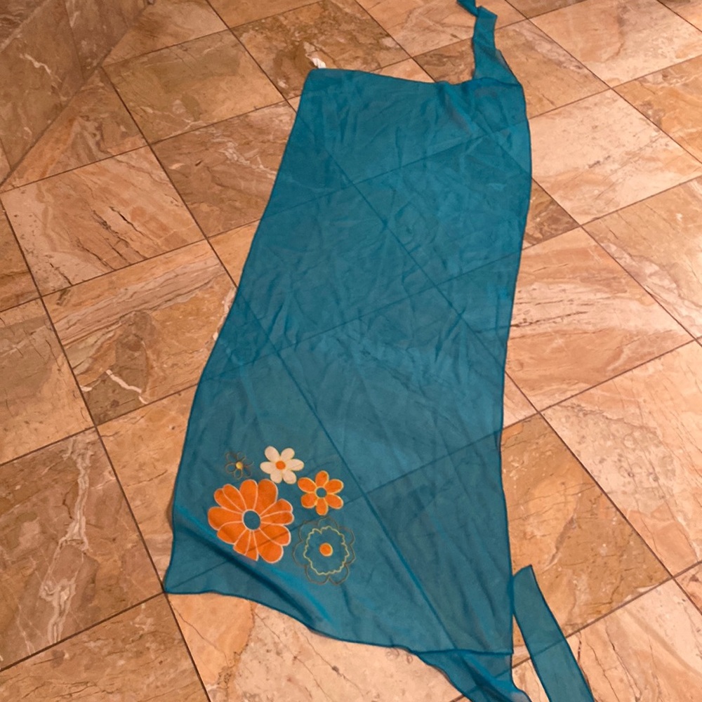 Beach wrap sarong with ties for women. Blue with flower pattern in one corner🆕